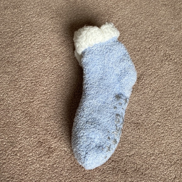 Muk Luks cabin slipper socks - Picture 3 of 6